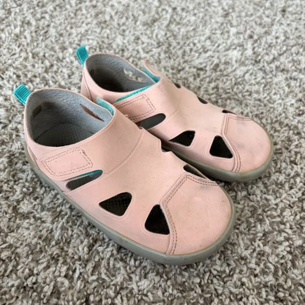 Size 10.5 / Toddler Girl Ten Little Sandals